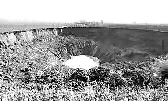 林地驚現(xiàn)“天坑”，竟是違規(guī)采礦所致青海水土保持代辦公司